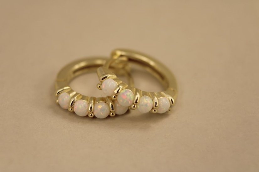 Náušnice- kruhy- biely opál- zacvakávacie- pozlátené striebro