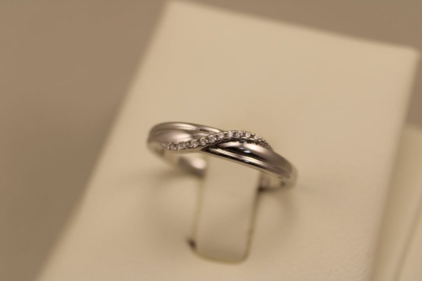 Prsteň -číre zirkóny-rhodium-striebro
