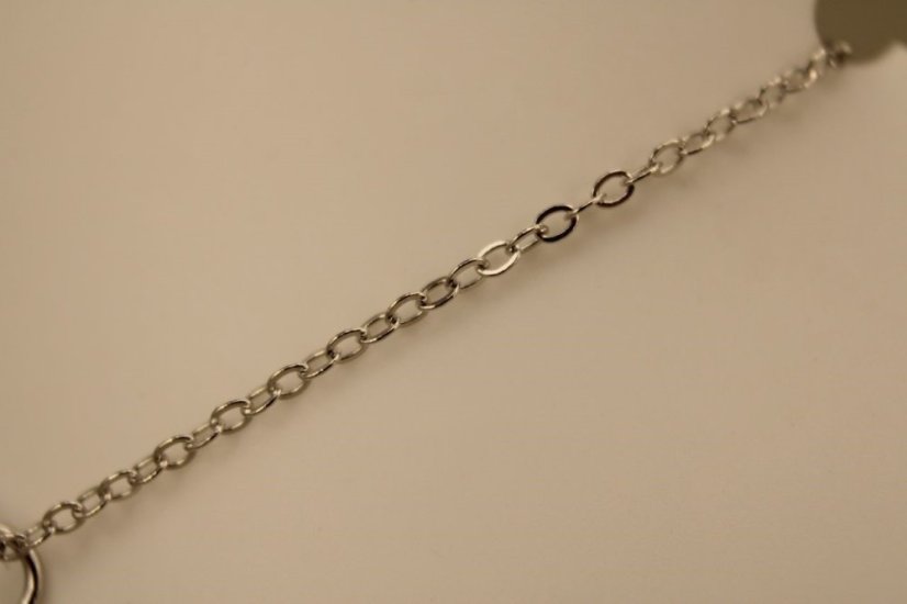 Retiazka- Celebritka- písmeno L- perličky- rhódiované striebro