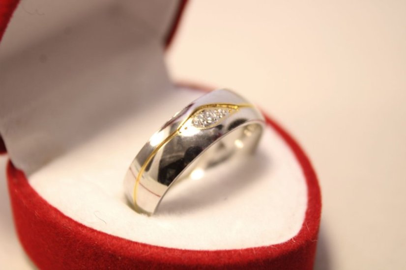 Prsteň- číre zirkóny- kombinovaná chirurgická oceľ