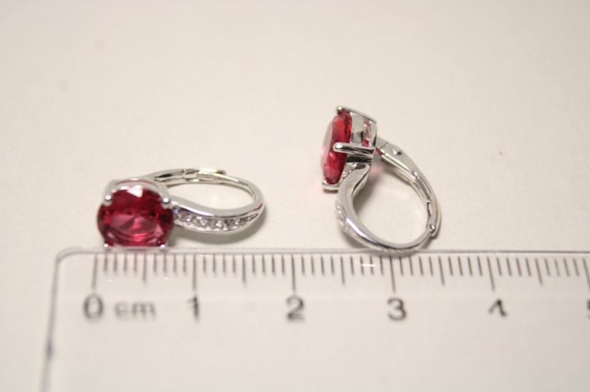 Naušnice- červený kameň v krapničkách- patent- rhódiované striebro