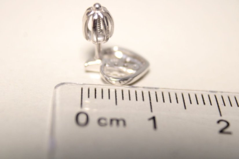 Rhódiované naušnice v tvare srdiečka s čírymi kamienkami zirkóna, šrúbky, 1,61g, 925/1000