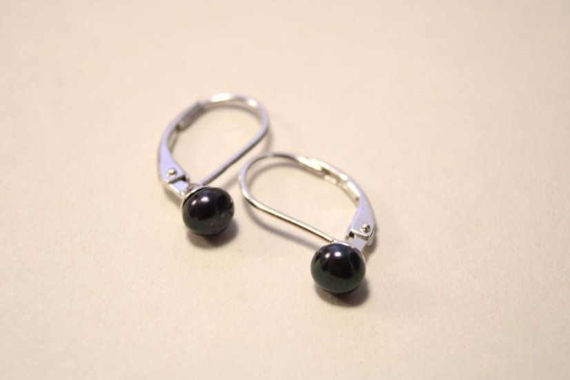 Strieborné náušnice s fialovou perlou, klasické zapínanie, rhodium, 1,05 g, 925/1000