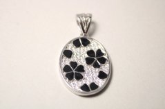 Strieborný prívesok ovál s kvetmi , čierny smalt a číre zirkóny, rhodium, 4,57 g, 925/1000