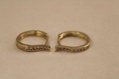 Náušnice- kruhy- číre kamienky- zacvakávacie- žlté zlato- 14K