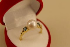 Prsteň- riečna perla- Londýnsky modrý topaz- žlté zlato- 14 karátov