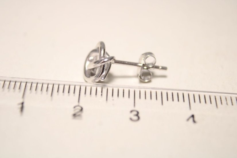 Minimalistické strieborné náušnice v tvare uzlíkov, rhódium, puzetové zapínanie, 1,77g, 925/1000 - Materiál: Rhodiované striebro, Váha (g): 1,77, Rýdzosť: STRIEBRO 925/1000