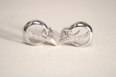 Naušnice- vyrezávané kruhy-číre zirkóny- šrúbky. rhódiované striebro