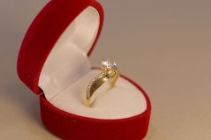 Prsteň-číre zirkóny-žlté zlato-14 karátov