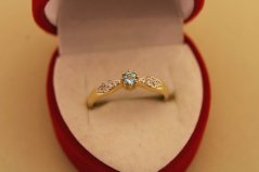 Prsteň- Topás- 0,15 ct-Brilianty- 0,06 ct H/Si2- kombinované zlato- 14 karátov