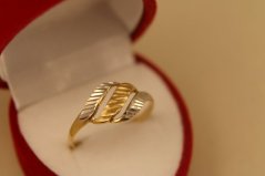 Prsteň- gravírovaný vzor- viacfarebné zlato, 14 karátov