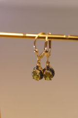 Zlaté visiace náušnice zdobené olivovo-zeleným zirkónom, žlté zlato, klasické zapínanie, 3,17 g, 14k 585/1000
