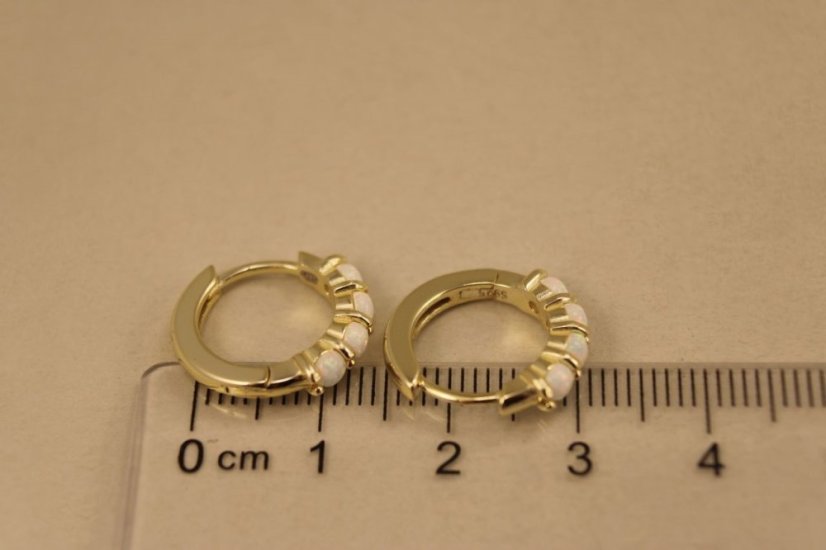 Náušnice- kruhy- biely opál- zacvakávacie- pozlátené striebro
