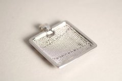 Prívesok-fialový- biely smalt-číre zirkóny-rhodium-striebro