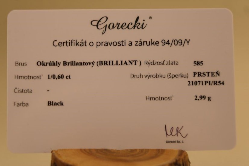 Prsteň- čierny diamant- 0,60ct- biele zlato- 14 karátov