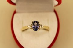 Zlatý prsteň, zafír 0,90ct, diamanty 0,05ct H, SI2, veľkosť 57 2,32g 14k 585/1000