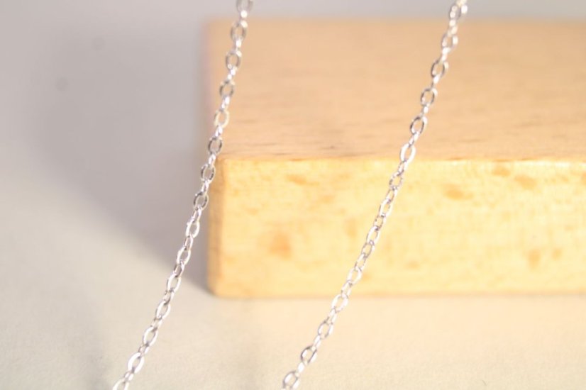 Náhrdelník- ďatelinka- farebné zirkóny- rhódiované striebro