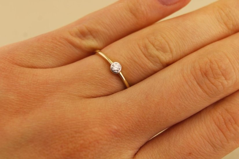 Prsteň brilianty- biely diamant- H/Si- kombinované zlato- 14 karátov