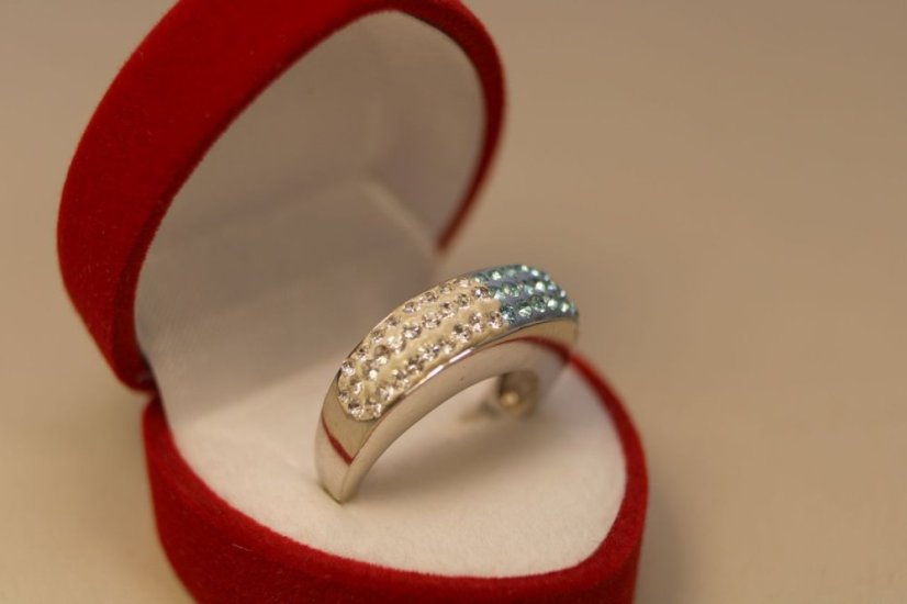 Prsteň- číre a modré swarovski crystals- rhodiované striebro