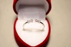 Prsteň-číre kamienky zirkóna-rhódium-striebro