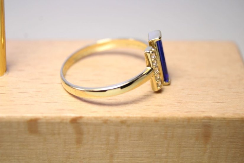 Zlatý prsteň modrý kameň, číre zirkóny, žlté zlato, veľkosť 58, 1,53 g, 14 karátov, 585/1000