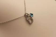 Retiazka- celebritka- písmeno D- zirkóny- rhódiované striebro