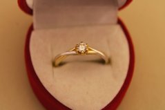 Prsteň- dvojfarebná prepletená obruč- diamant- kombinované zlato- 14 karátov