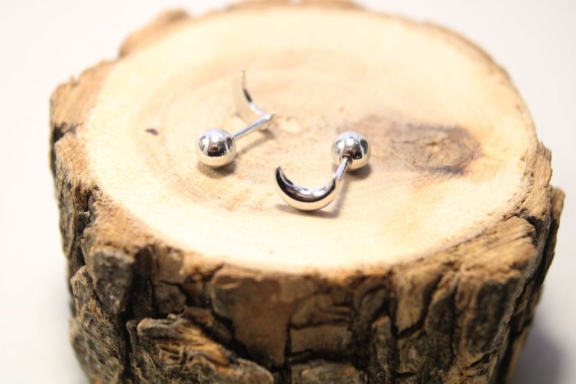 Minimalistické strieborné náušnice mesiačiky, šrúbky, rhódium, 1,13g, 925/1000