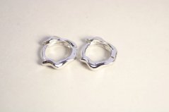 Lesklé strieborné náušnice kruhy, rhodium, kĺbové zapínanie, 1,75 g, 925/1000