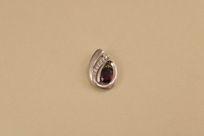 Prívesok -červený granát- číre zirkóny-rhodium-striebro