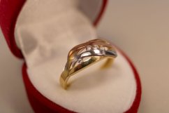 Prsteň- kamienky- viacfarebné zlato- 14 karátov