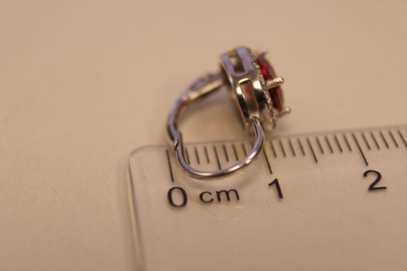 Náušnice-červený kameň-číre zirkóny-patent-rhodium