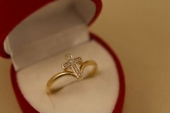 Prsteň- kríž- číre zirkóny- viacfarebné zlato- 14 karátov