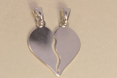 Prívesok -zlomené srdce- rhodiované striebro
