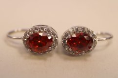 Náušnice-červený kameň-číre zirkóny-patent-rhodium