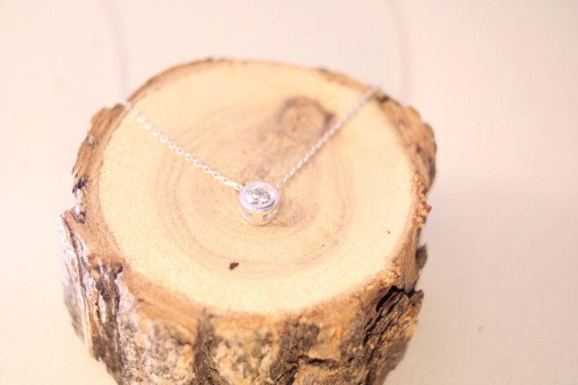 Celebritka z bieleho zlata so zirkónom, 41,5-44,5 cm, 1,53 g, 14 karátov 585/1000 - Farba zlata: Biela, Druh kameňa: ZIRKÓN, Farba kameňa: Číry, Dĺžka retiazky (cm): 41,5 + 3, Váha (g): 1,53, Rýdzosť: 14 karátov 585/1000