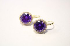 Elegantné strieborné pozlátené náušnice s veľkým fialovým kameňom, číre zirkóny, klasické zapínanie, 5,10g, 925/1000