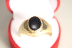 Prsteň-  ovalný Onyx- žlté zlato- 14 karátov