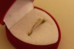 Prsteň- biele diamanty- H/Si2- žlté zlato- 14 karátov