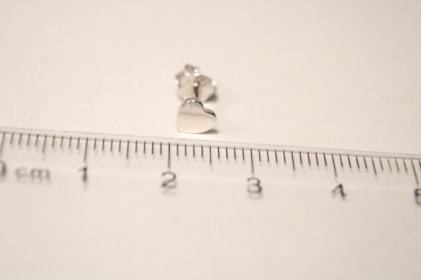 Náušnice-v tvare srdiečok-rhodium-puzetky-striebro