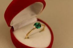 Prsteň- zelený zirkón- žlté zlato- 14 karátov