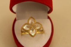 Prsteň "ROBERTO COIN"- perleť-žlté zlato-číre zirkóny-14 karátov