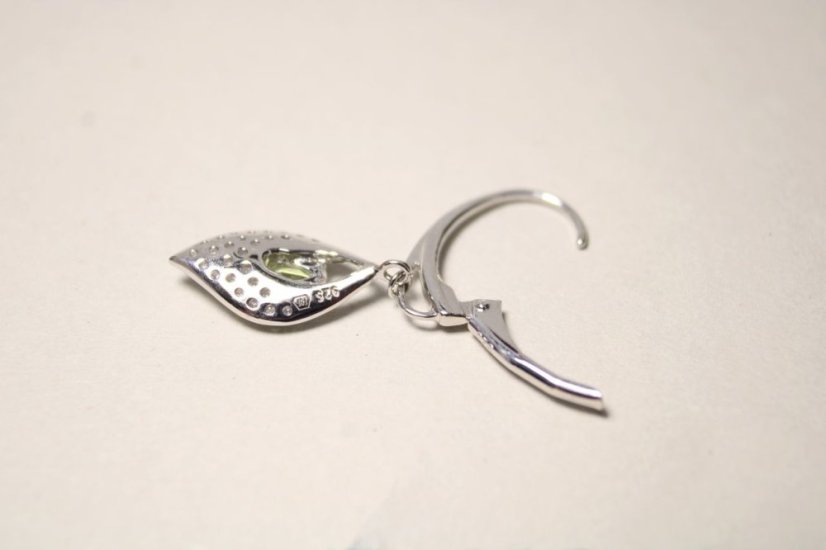 Strieborné visiace náušnice so zeleným Olivínom a čírymi zirkónmi, rhodium, 2,95 g, 925/1000