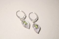 Strieborné visiace náušnice so zeleným Olivínom a čírymi zirkónmi, rhodium, 2,95 g, 925/1000