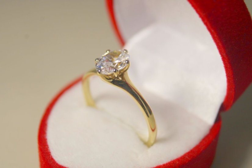 Prsteň-číry kameň-kombinované zlato-14K