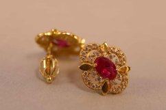 Náušnice-šrúbky-rúžový zirkón-žlté zlato-14 karátov