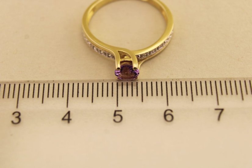 Prsteň- diamanty- ametyst- kombinované zlato- 14 karátov