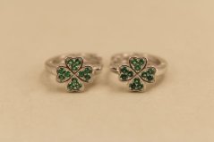 Náušnice- kruhy- štvorlístky- zelené zirkóny- zacvakávacie- rhódiované striebro