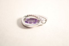 Prívesok-fialový Ametyst-číre zirkóny-rhodium-striebro