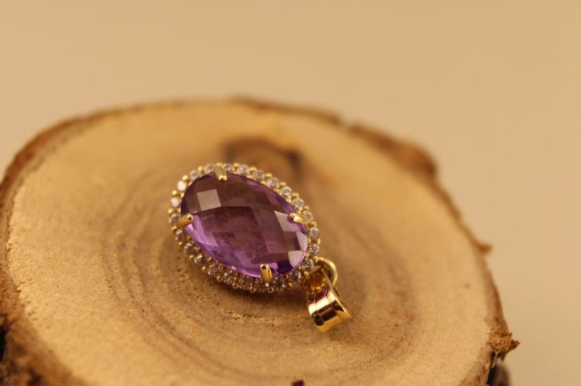 Prívesok- fialový kameň- zirkóny- žlté zlato- 14 karátov